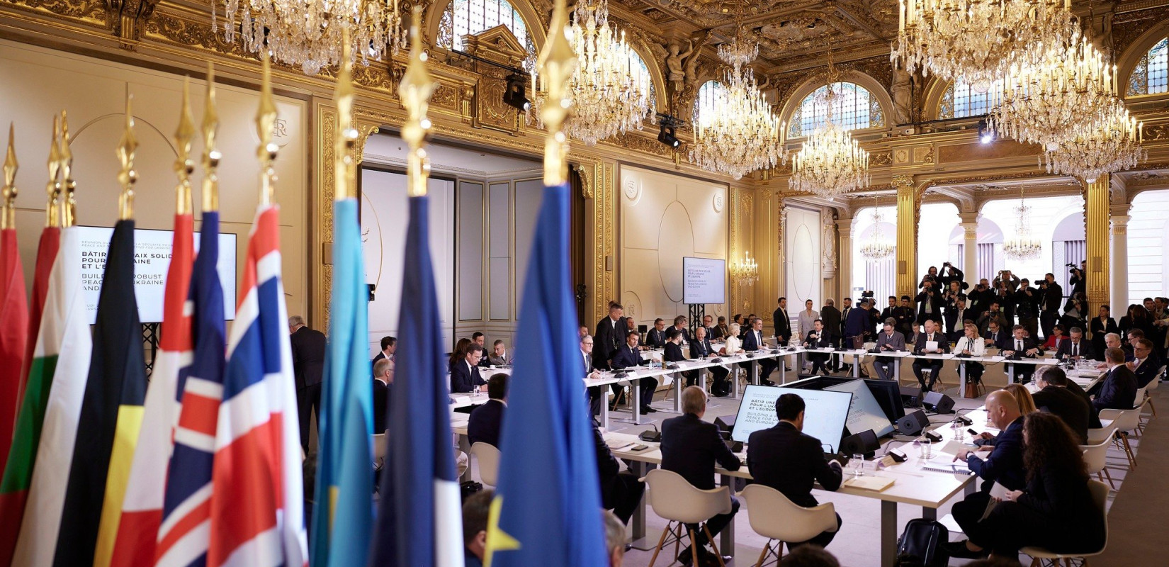 Bloomberg: Ευρώπη και Κίεβο ετοιμάζουν σχέδιο 12 σημείων για τον τερματισμό του πολέμου στην Ουκρανία