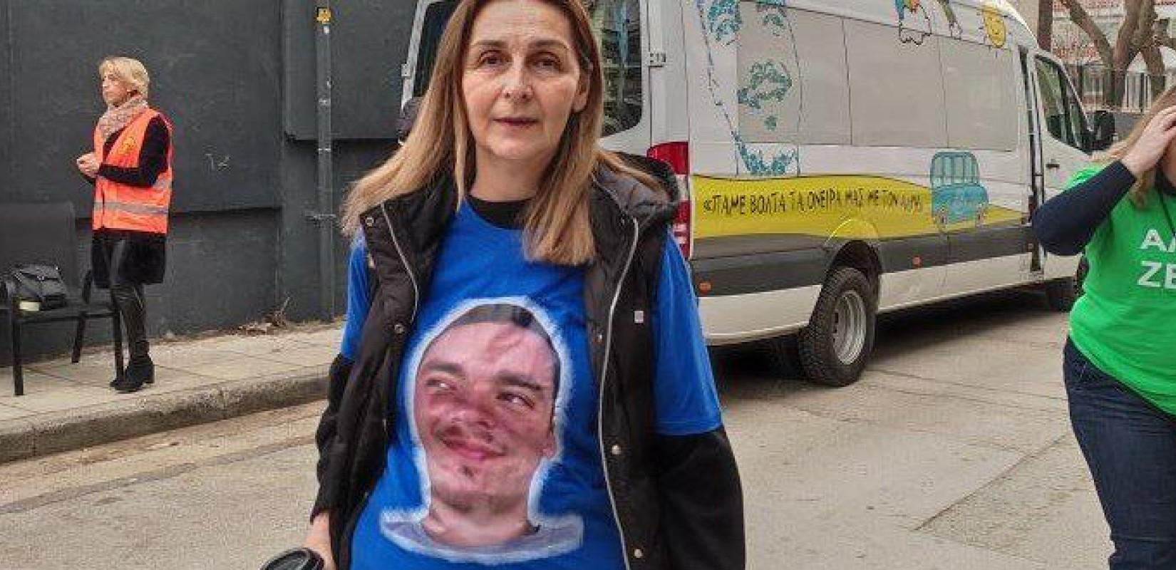 Συγκλονίζει η μητέρα του Άλκη: «Τρία χρόνια μέσα στο σκοτάδι, σιώπησαν τα πάντα»