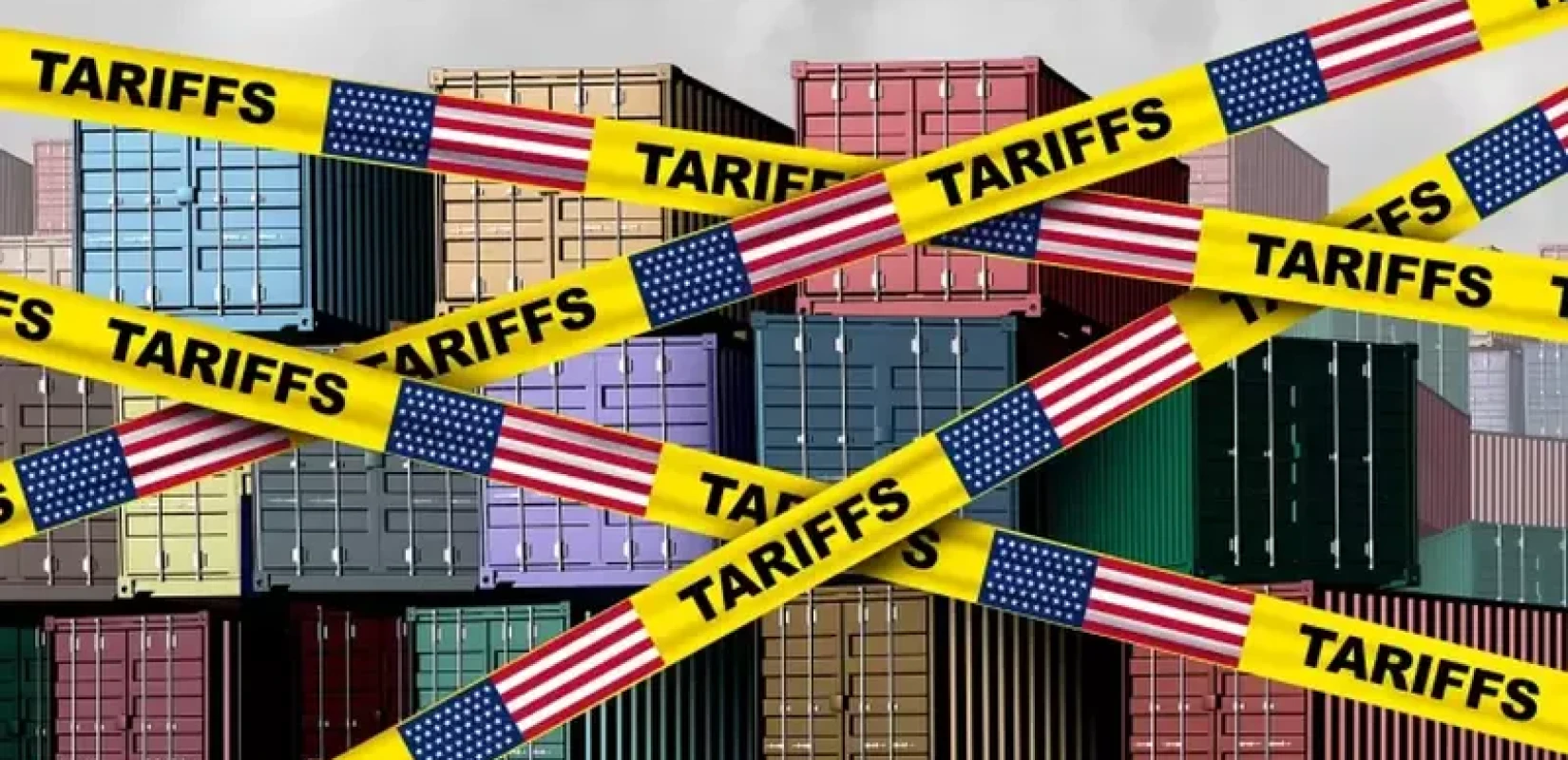 ΗΠΑ: Νέοι δασμοί από τον Τραμπ σε φάρμακα, φορτηγά και έπιπλα - «Κατασκευάστε στην Αμερική ή πληρώστε 100% επιπλέον»