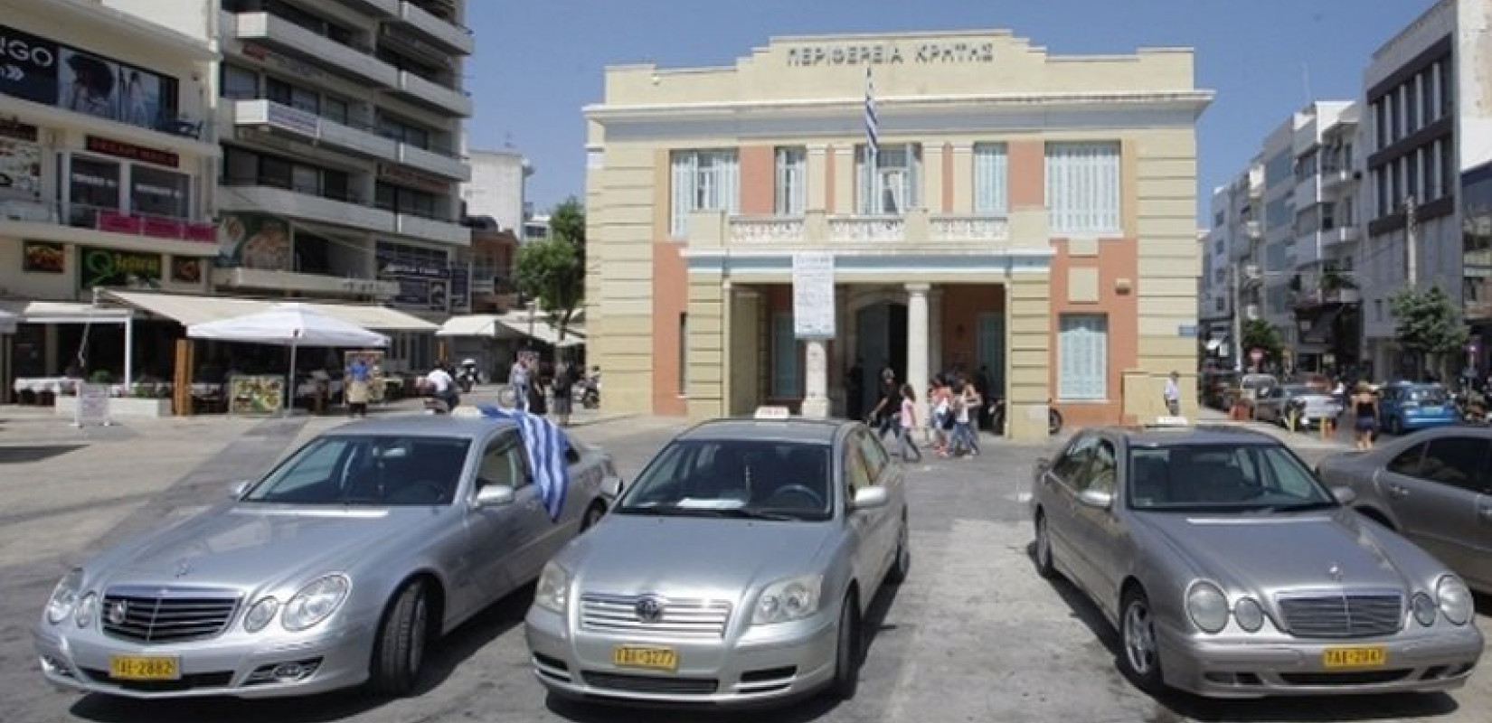 Ηράκλειο: Οδηγός ταξί δέχθηκε επίθεση με κατσούνες στην Αγία Πελαγία - Διαμαρτυρία από τους συναδέλφους του στο αεροδρόμιο