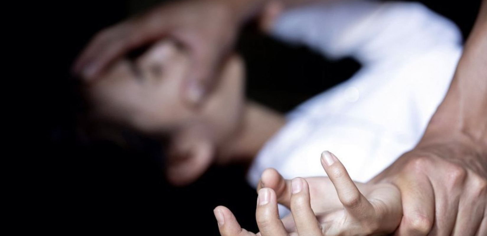 Δεκαπεντάχρονος έσωσε τη μητέρα του από τον σύντροφό της την ώρα που τη μαχαίρωνε