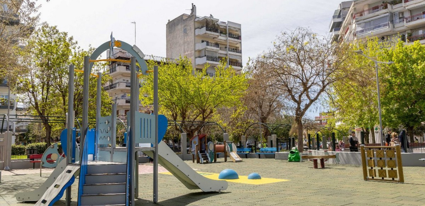 Θεσσαλονίκη: Παραδόθηκε προς χρήση η ανακαινισμένη παιδική χαρά στην αναμορφωμένη πλατεία Καούδη