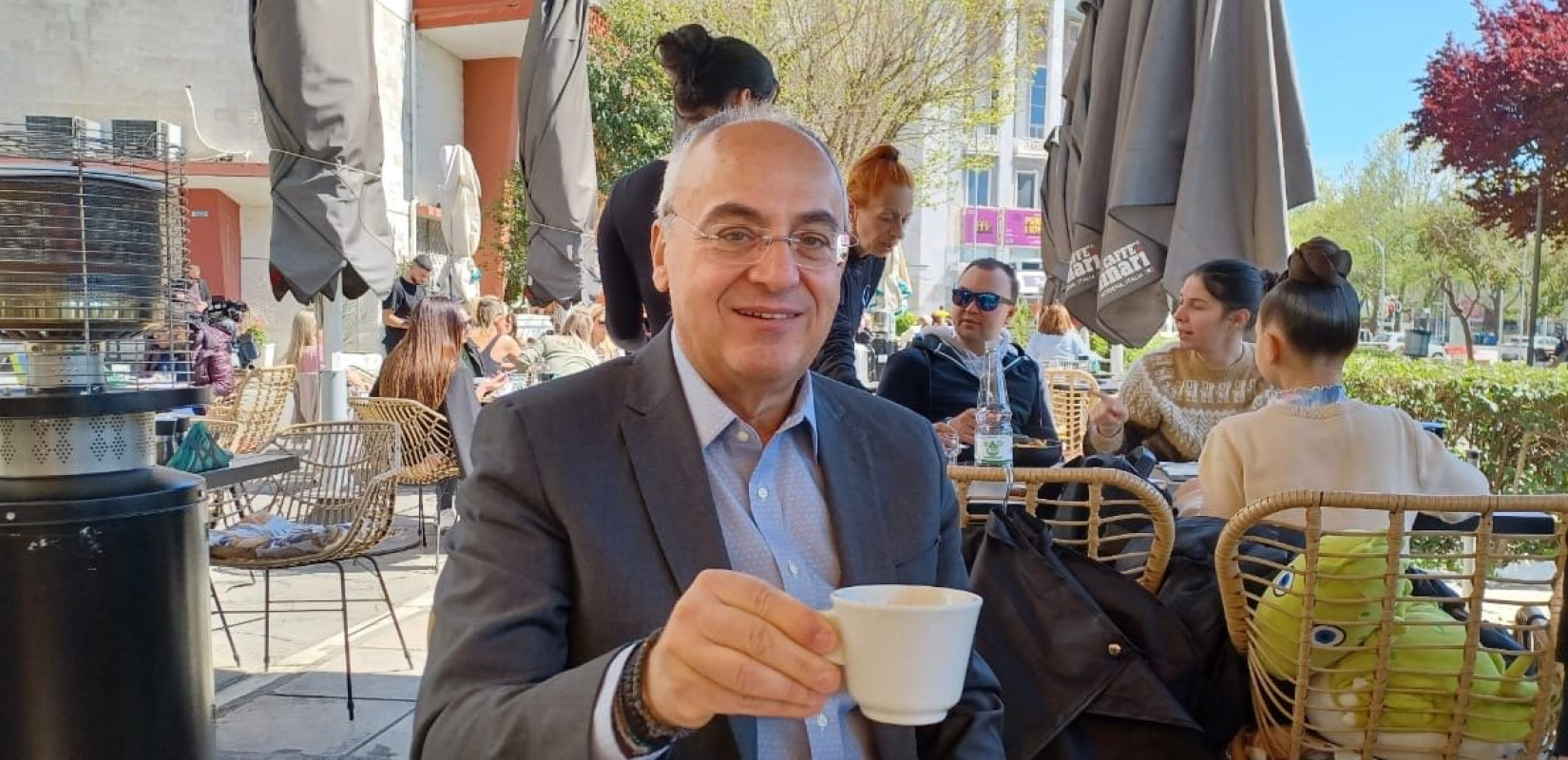 Πρωινός καφές με τον αντιπεριφερειάρχη Πάρι Μπίλλια (βίντεο)