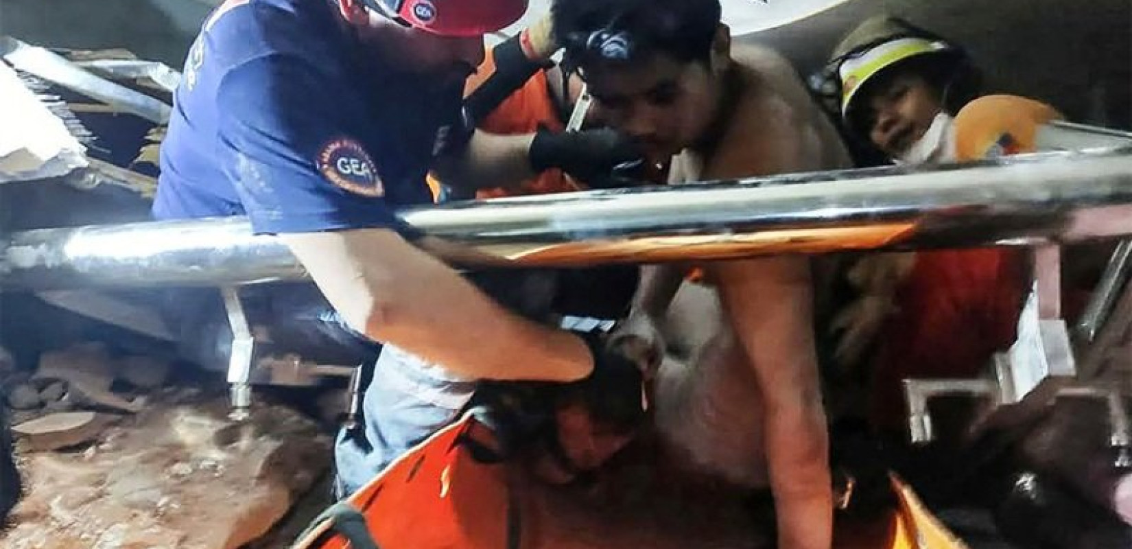 Μιανμάρ: Νεαρός βγήκε ζωντανός από τα συντρίμμια, πέντε ημέρες μετά τον φονικό σεισμό - Σε 2.886 ανήλθε ο αριθμός των νεκρών