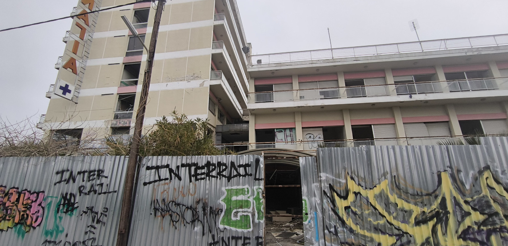 Δείτε τις εικόνες ντροπής στο πρώην νοσοκομείο «Παναγία» - Μήνυση από τον Δήμο Καλαμαριάς