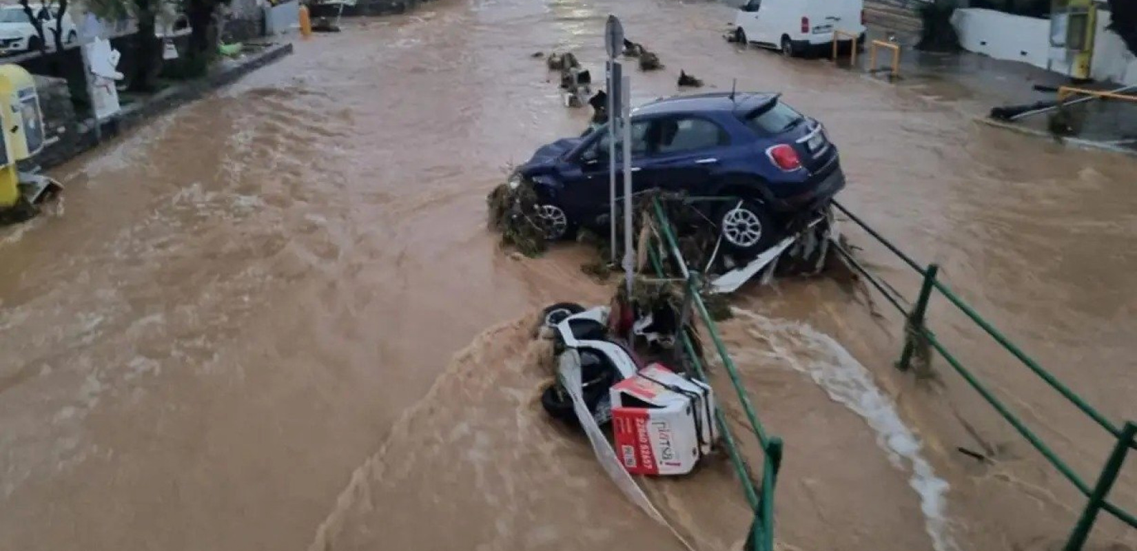 Σάρωσε η κακοκαιρία σε Κυκλάδες και νησιά του ανατολικού Αιγαίου: 112 σε Χίο, Σάμο, Ικαρία - Μεγάλες ζημιές σε Πάρο και Μύκονο - Κλειστά σχολεία (βίντεο)