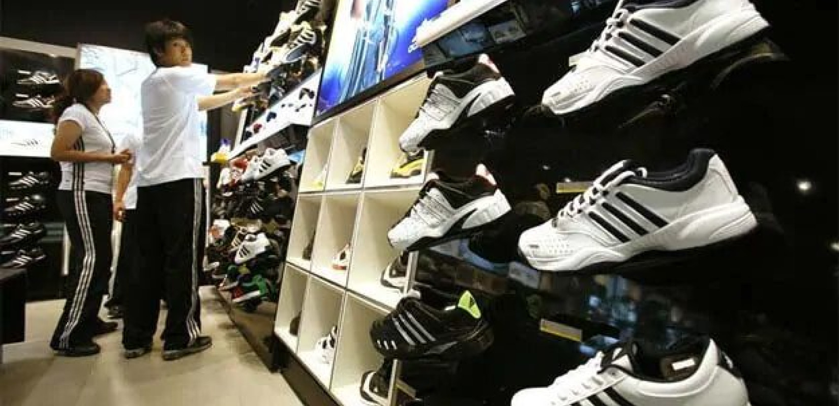 ΗΠΑ: Βουτιά στις μετοχές Nike, Adidas και Puma λόγω των αμερικανικών δασμών στο Βιετνάμ