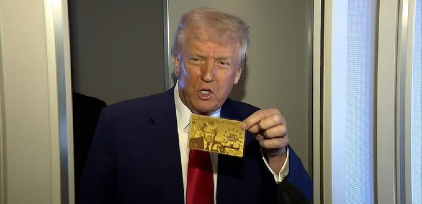 Ν. Τραμπ: Παρουσιάζει την «χρυσή κάρτα» - βίζα αξίας 5 εκατ. δολάρια, για πλούσιους επενδυτές (βίντεο)
