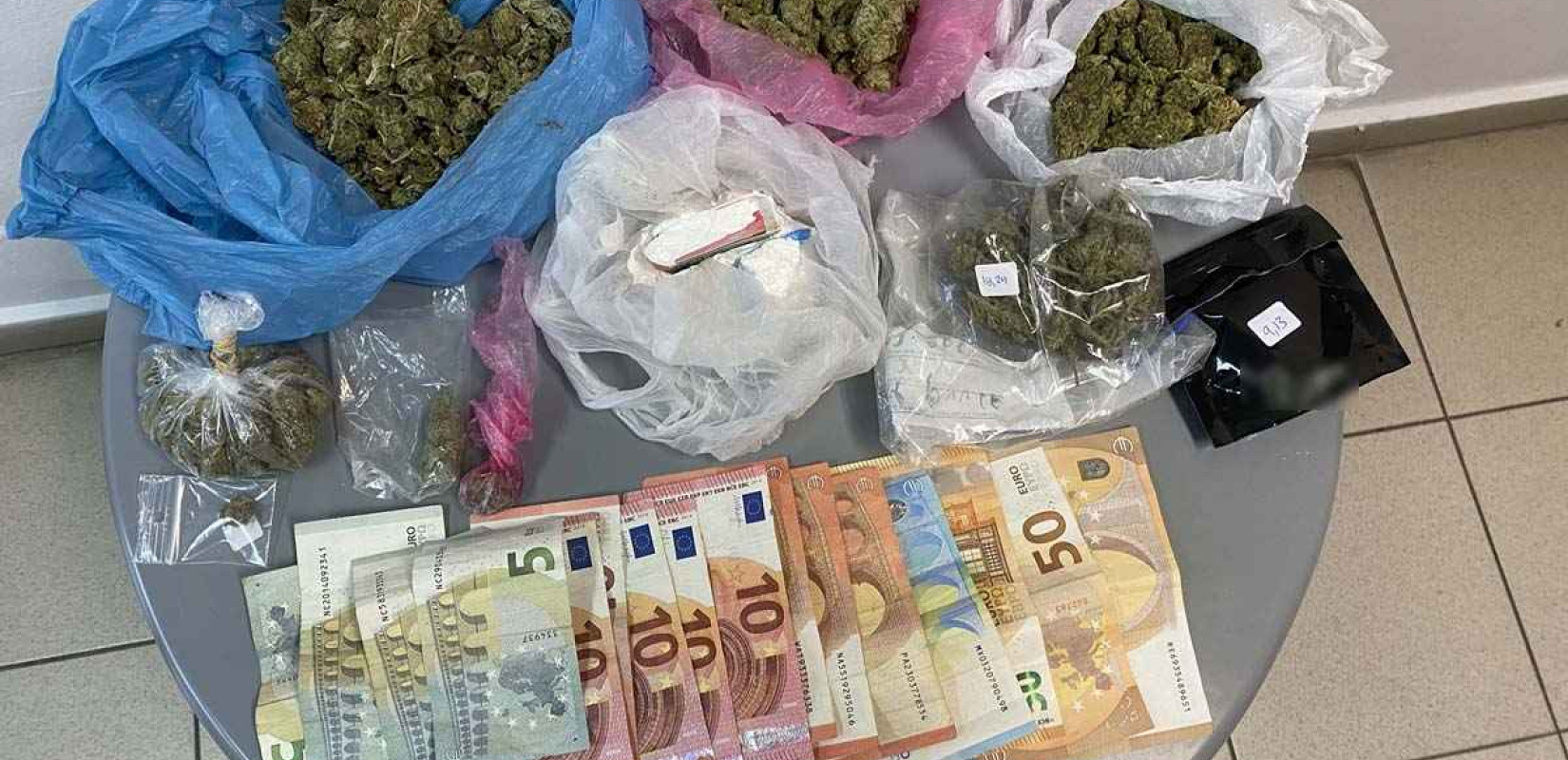 Θεσσαλονίκη: Μεγάλη αστυνομική επιχείρηση για ναρκωτικά στην περιοχή του Δενδροποτάμου - Οκτώ συλλήψεις