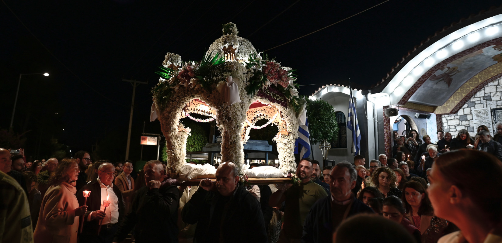 Μ. Παρασκευή: Τελέστηκαν οι περιφορές των Επιταφίων σε όλη την Ελλάδα (βίντεο)