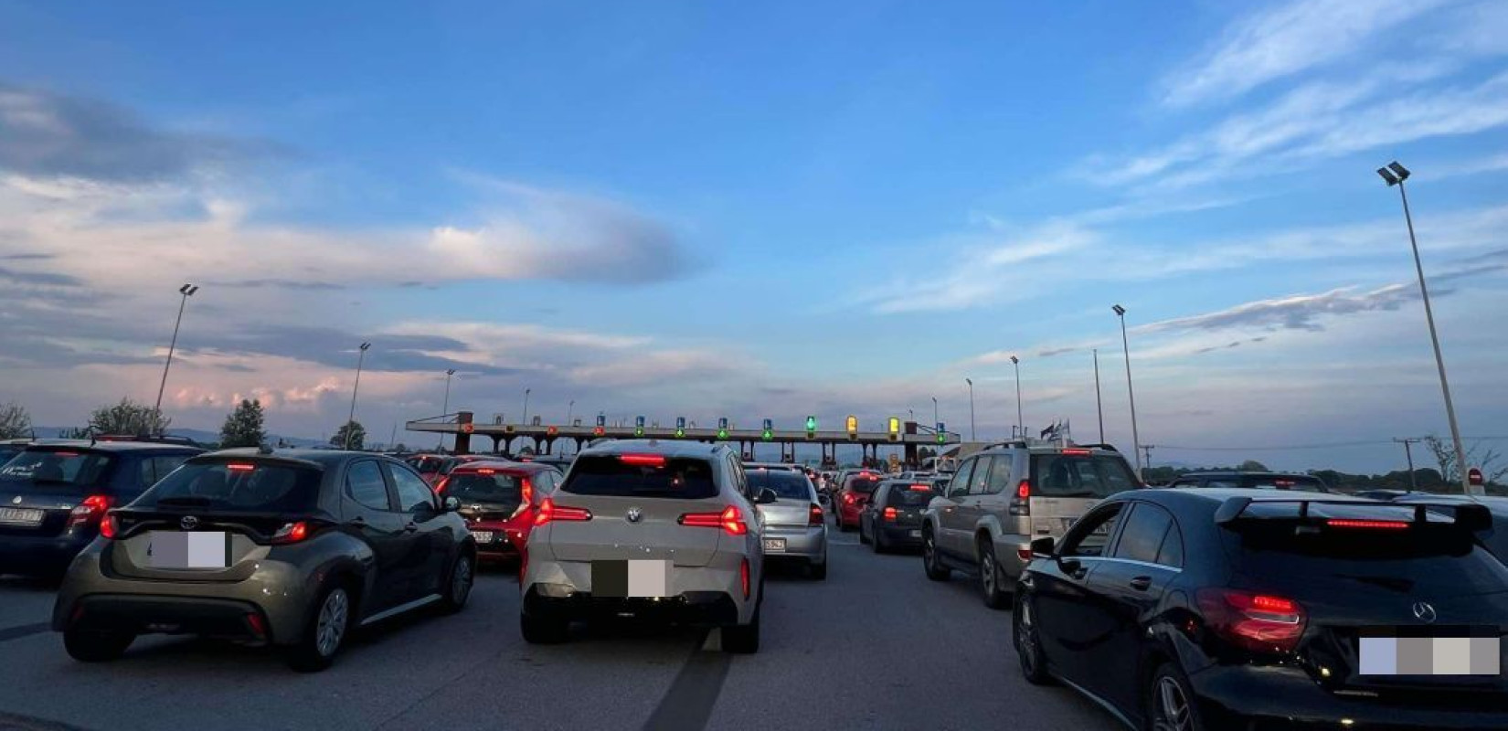 Επέστρεψαν οι εκδρομείς του Πάσχα - Ουρές, καθυστερήσεις και κορναρίσματα στα Μάλγαρα