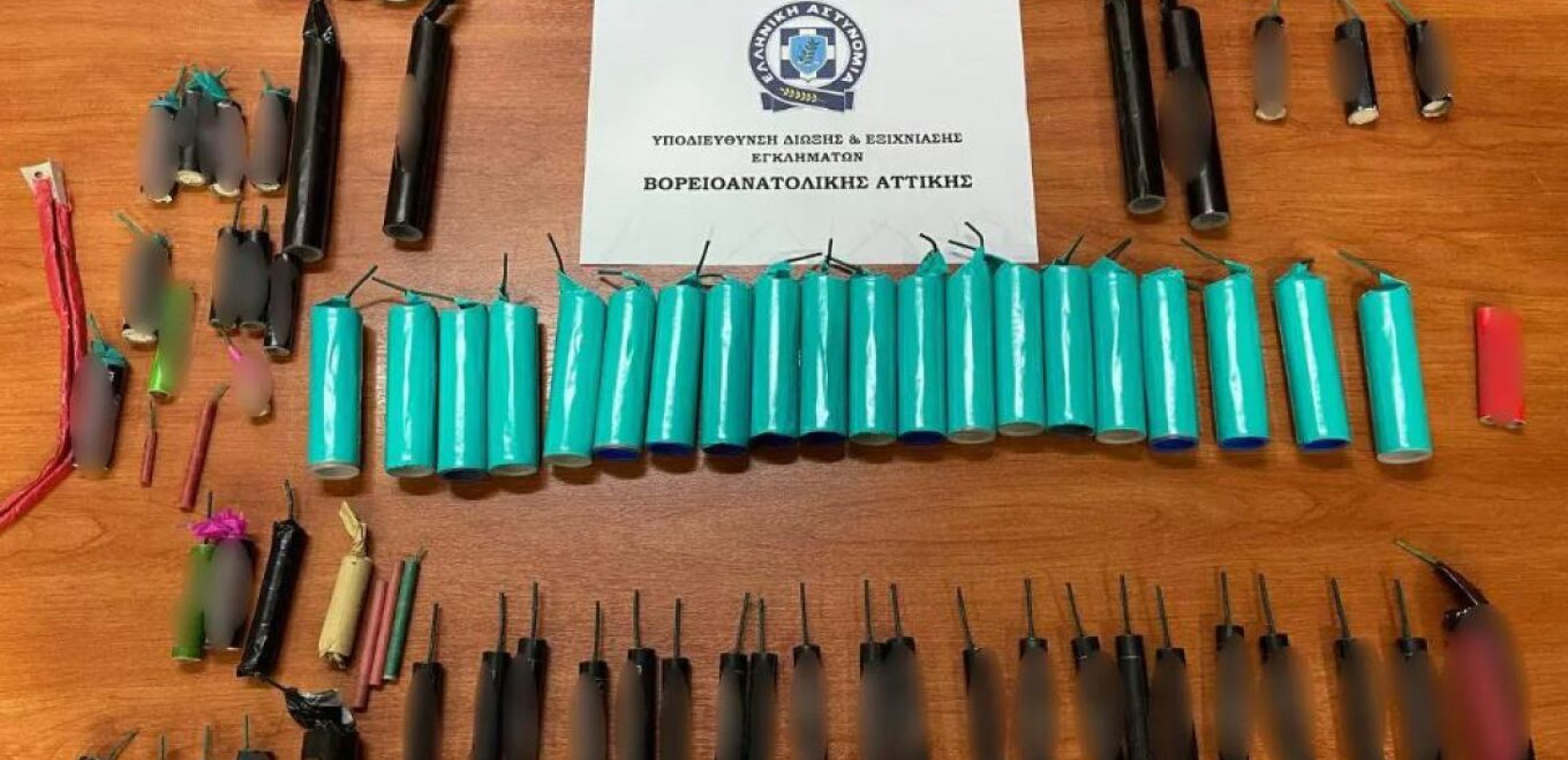 Ανήλικοι πουλούσαν κροτίδες μέσω social media - Πώς τους συνέλαβαν αστυνομικοί στο κέντρο της Αθήνας