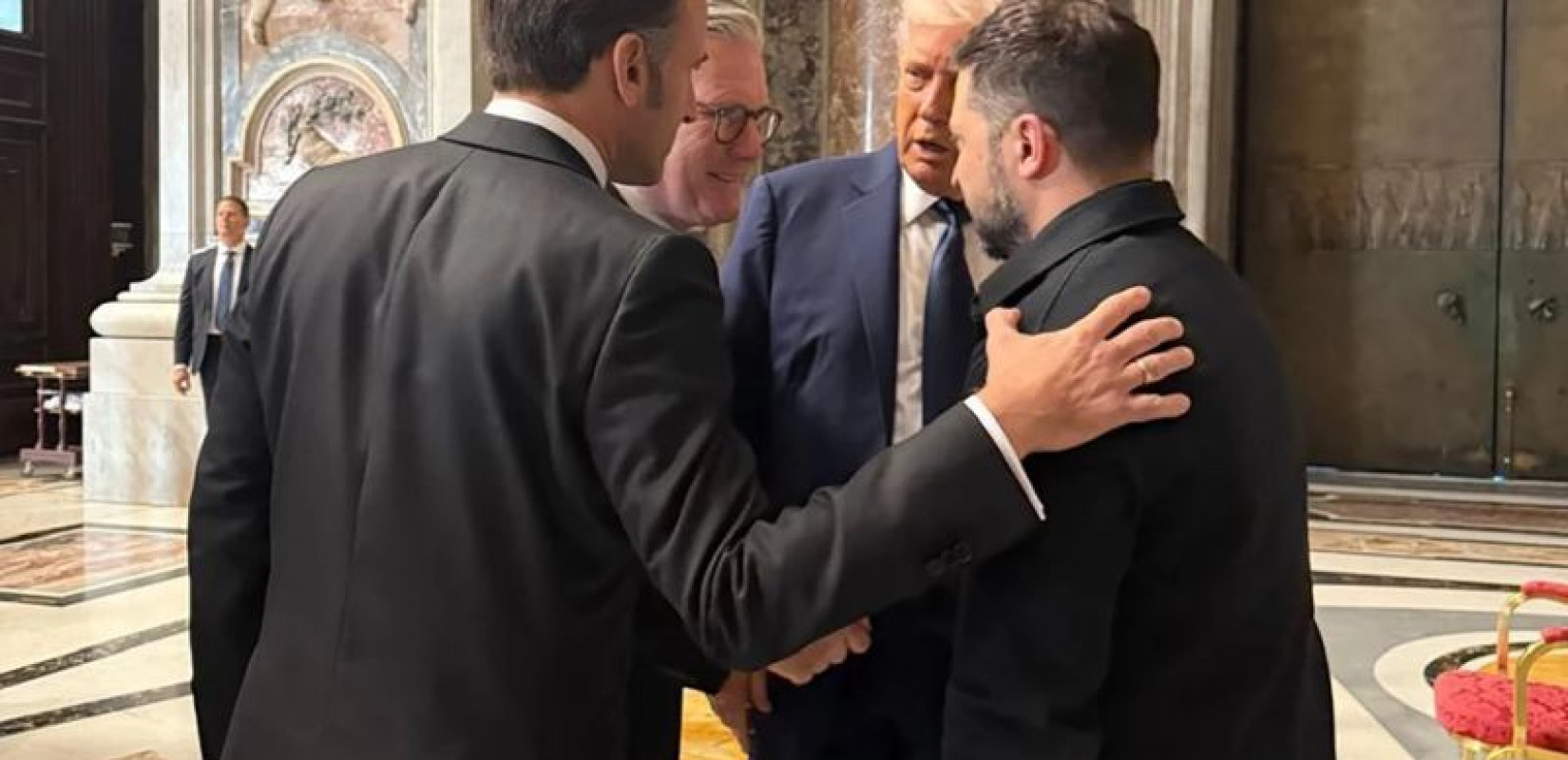 Μακρόν: Η Ουκρανία είναι έτοιμη για μια άνευ όρων εκεχειρία