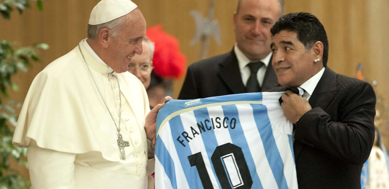 Οταν ο Πάπας Φραγκίσκος συνάντησε το Μαραντόνα και το... χέρι του Θεού