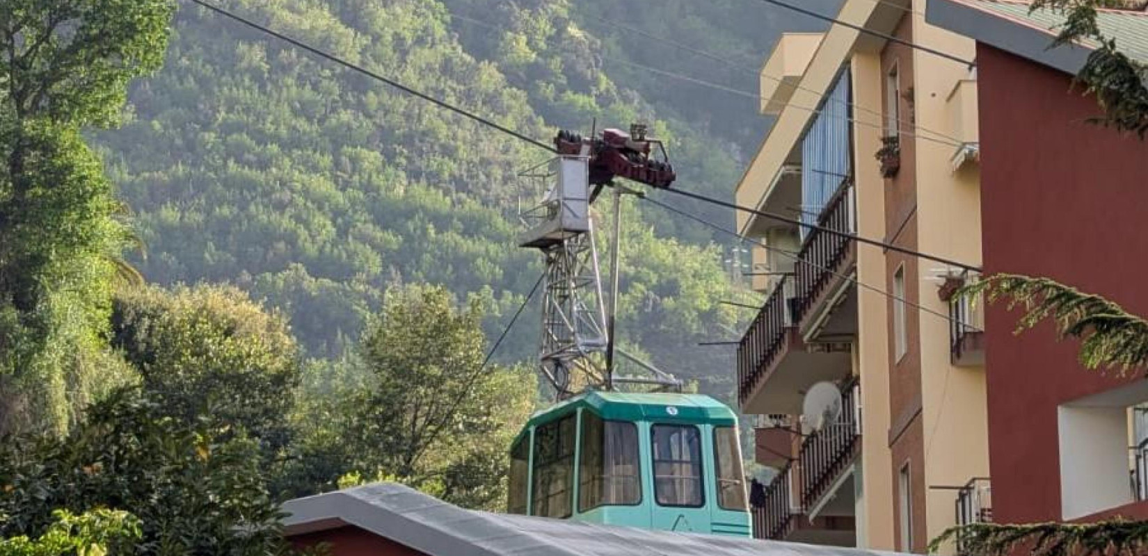 Ιταλία: Τέσσερις νεκροί από πτώση καμπίνας τελεφερίκ με 16 επιβάτες στη Νάπολη (βίντεο)