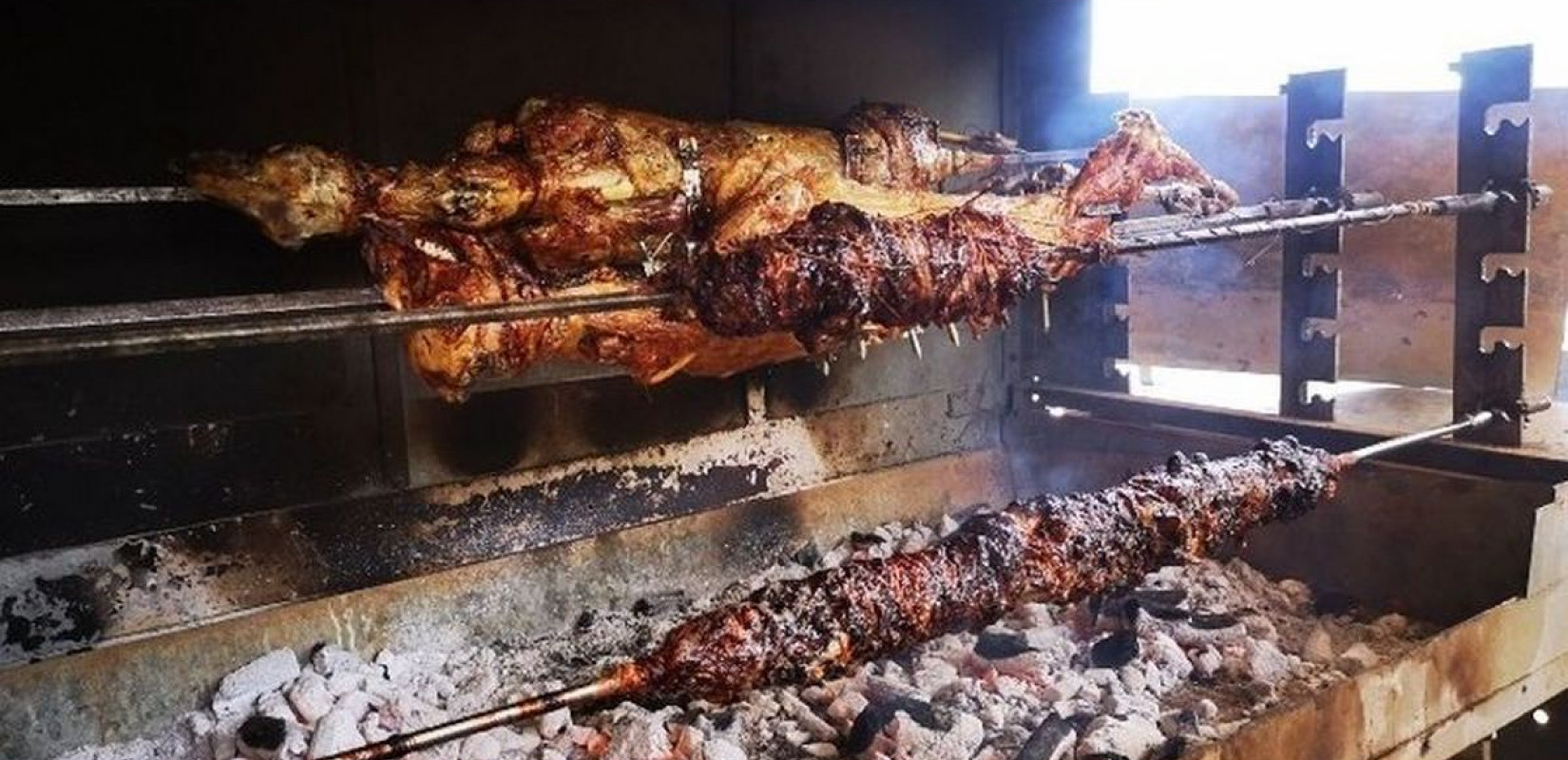 Κυριακή του Πάσχα: Από πού προέρχεται το έθιμο του σουβλιστού αρνιού