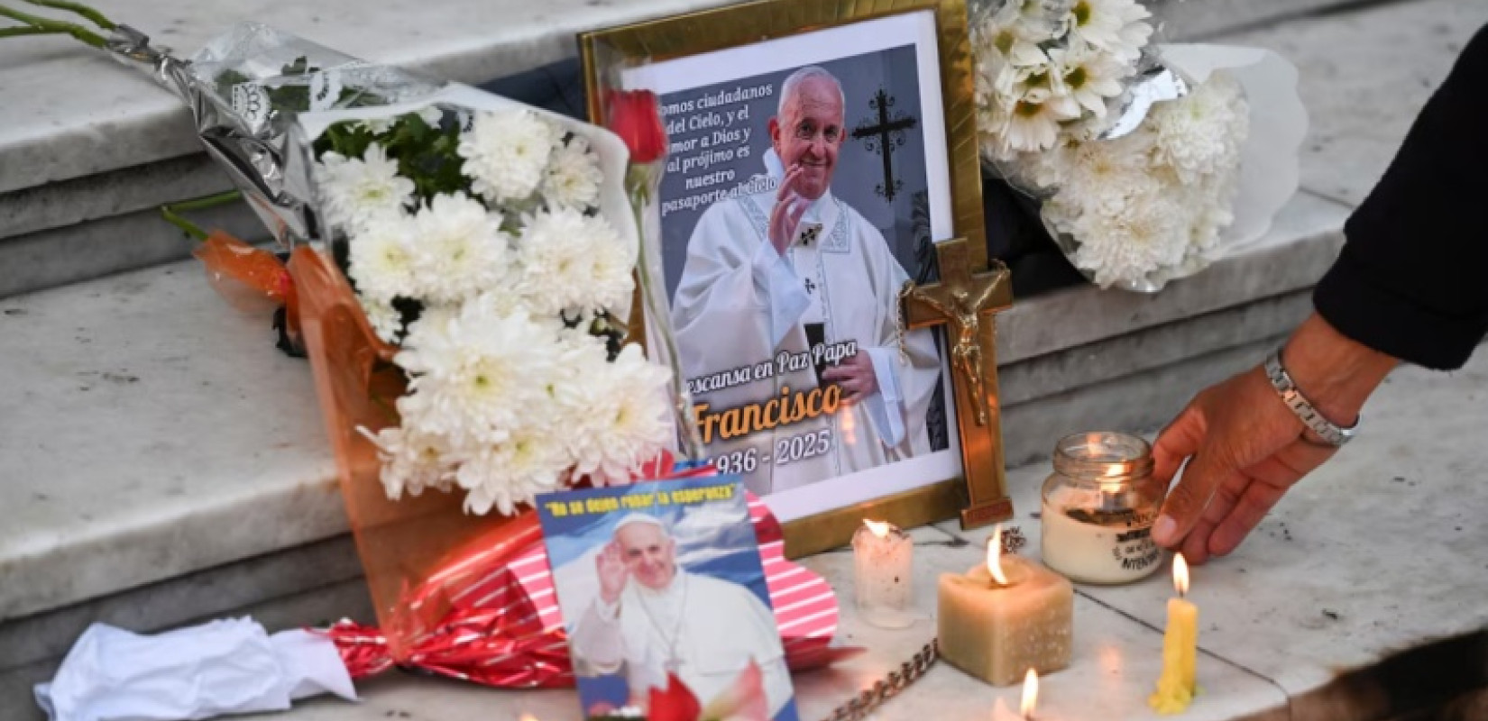 Πάπας Φραγκίσκος: Σε λαϊκό προσκύνημα η σορός του Ποντίφικα - 200.000 πιστοί θα είναι στην κηδεία το Σάββατο (Live εικόνα από την πλατεία του Αγίου Πέτρου στο Βατικανό)