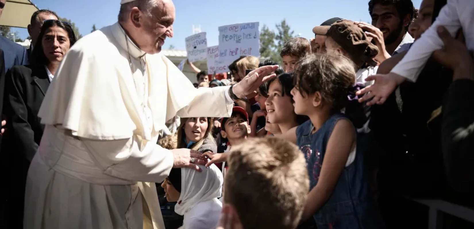 Ο Πάπας Φραγκίσκος, η επίσκεψη στη Μυτιλήνη και οι συναντήσεις με τους Έλληνες
