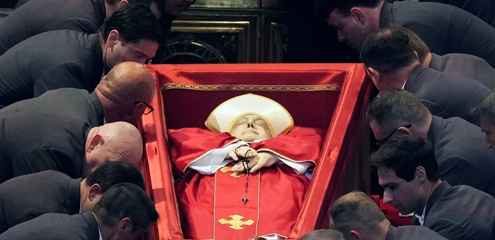 Πάπας Φραγκίσκος: Σε ιδιωτική τελετή σφραγίστηκε το φέρετρό του εκλιπόντος Ποντίφικα
