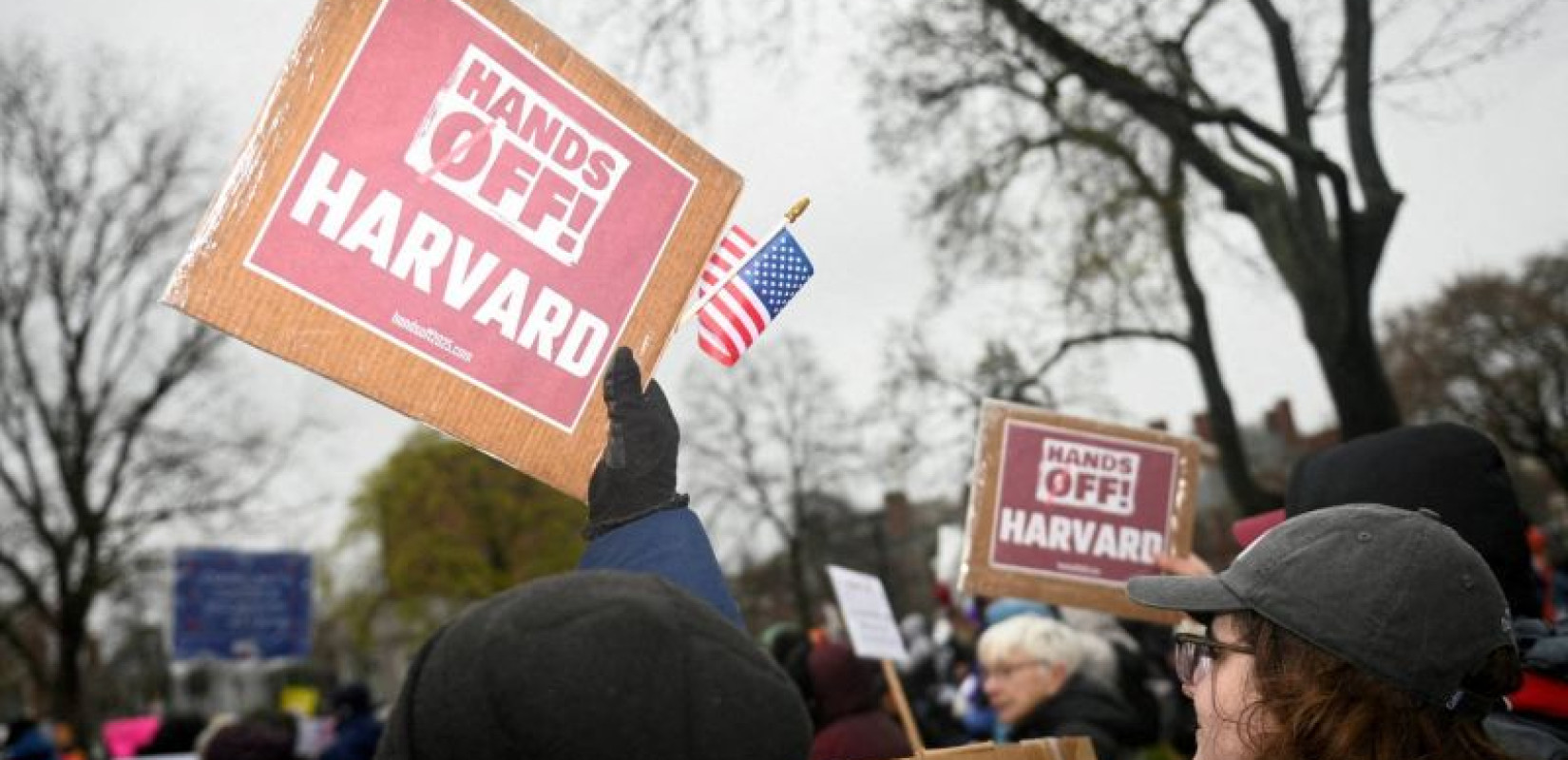 ΗΠΑ: Δικαστήριο μπλόκαρε την απόφαση Τραμπ να απαγορεύσει τις εγγραφές ξένων φοιτητών στο Χάρβαρντ