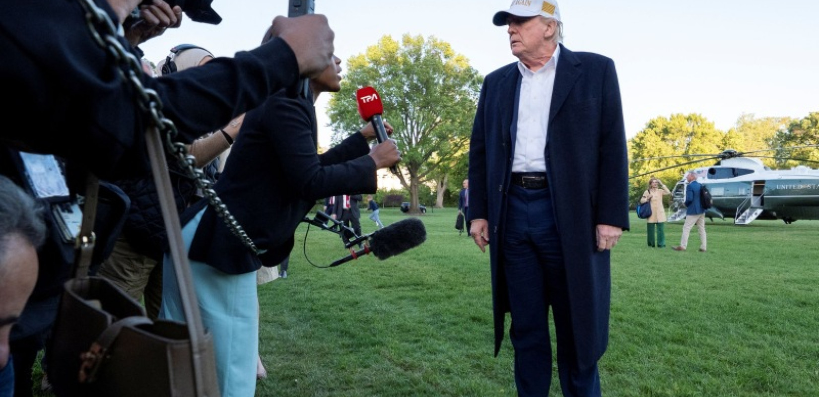 Ουκρανία: Ο Τραμπ απαιτεί ο Πούτιν να «παύσει πυρ» - Ο Ζελένσκι έτοιμος να παραδώσει την Κριμαία - «Καθίστε στο τραπέζι κι υπογράψτε τη συμφωνία» (βίντεο)