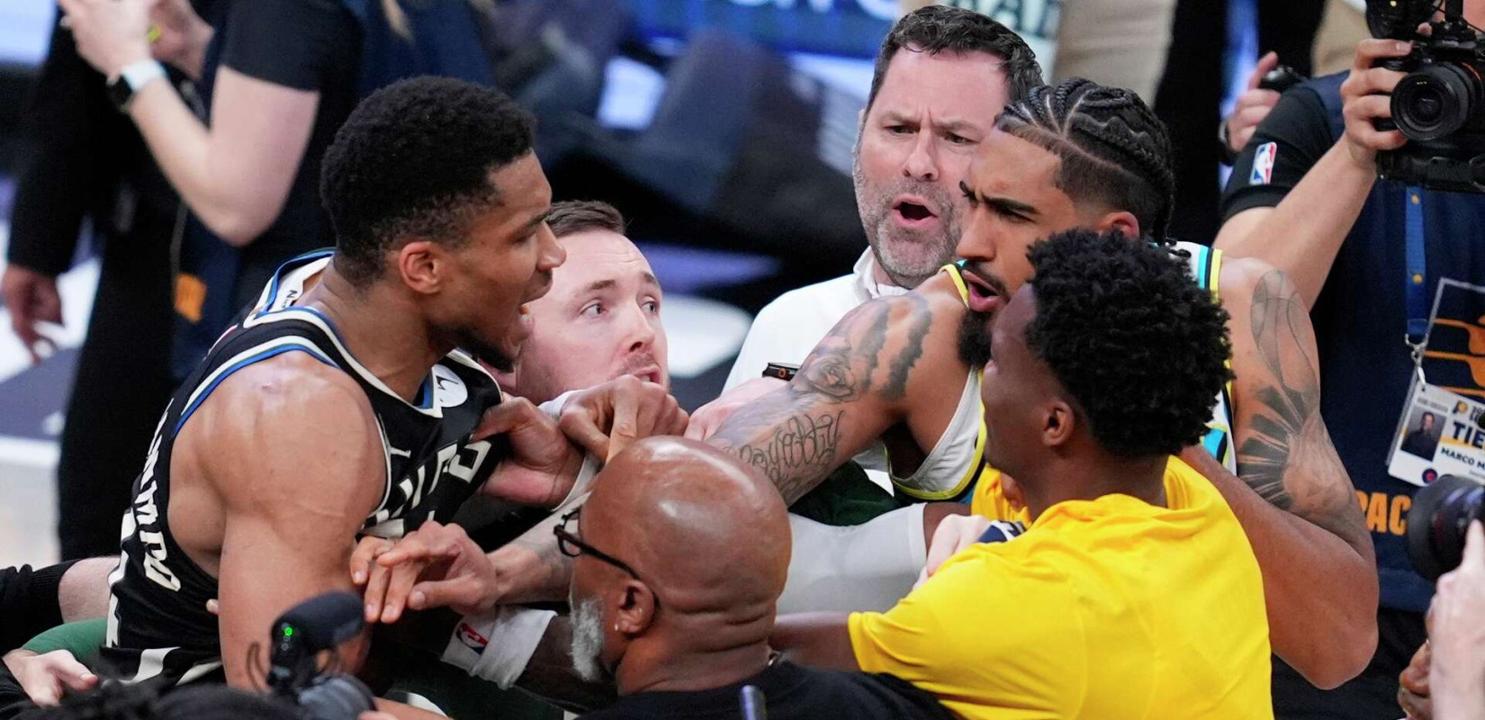 ΝΒΑ: Αποκλεισμός για τους Μπακς και επεισόδιο με πρωταγωνιστή τον Αντετοκούνμπο (βίντεο)