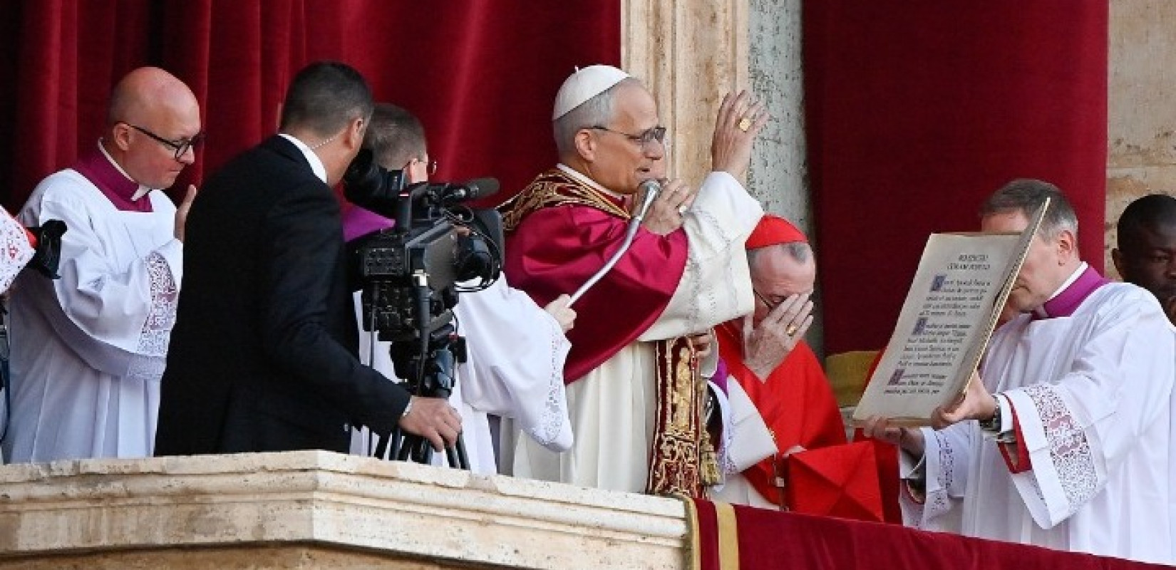 Πάπας Λέων ΙΔ: «Πρέπει να ξεριζωθούν οι προϋποθέσεις κάθε σύρραξης»