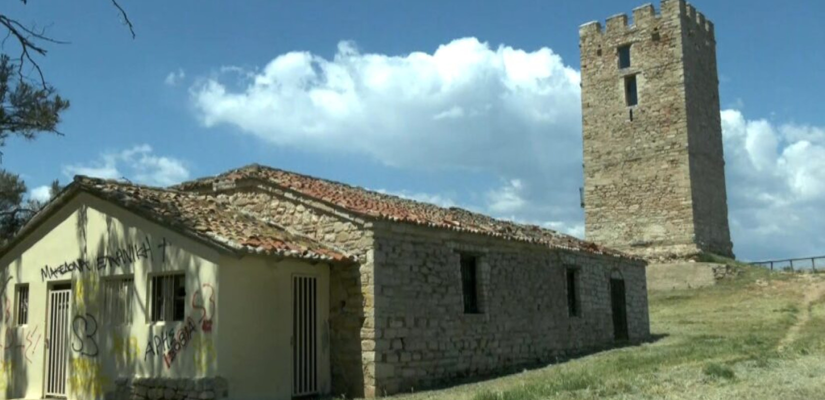 Χαλκιδική: Βανδάλισαν ξανά τον Βυζαντινό Πύργο στη Νέα Φώκαια (βίντεο)