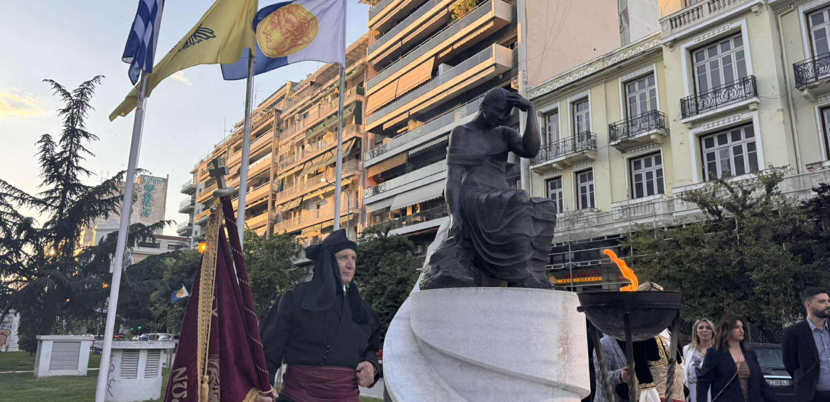 Θεσσαλονίκη: Άναψε η φλόγα της μνήμης για την Γενοκτονία των Ελλήνων του Πόντου
