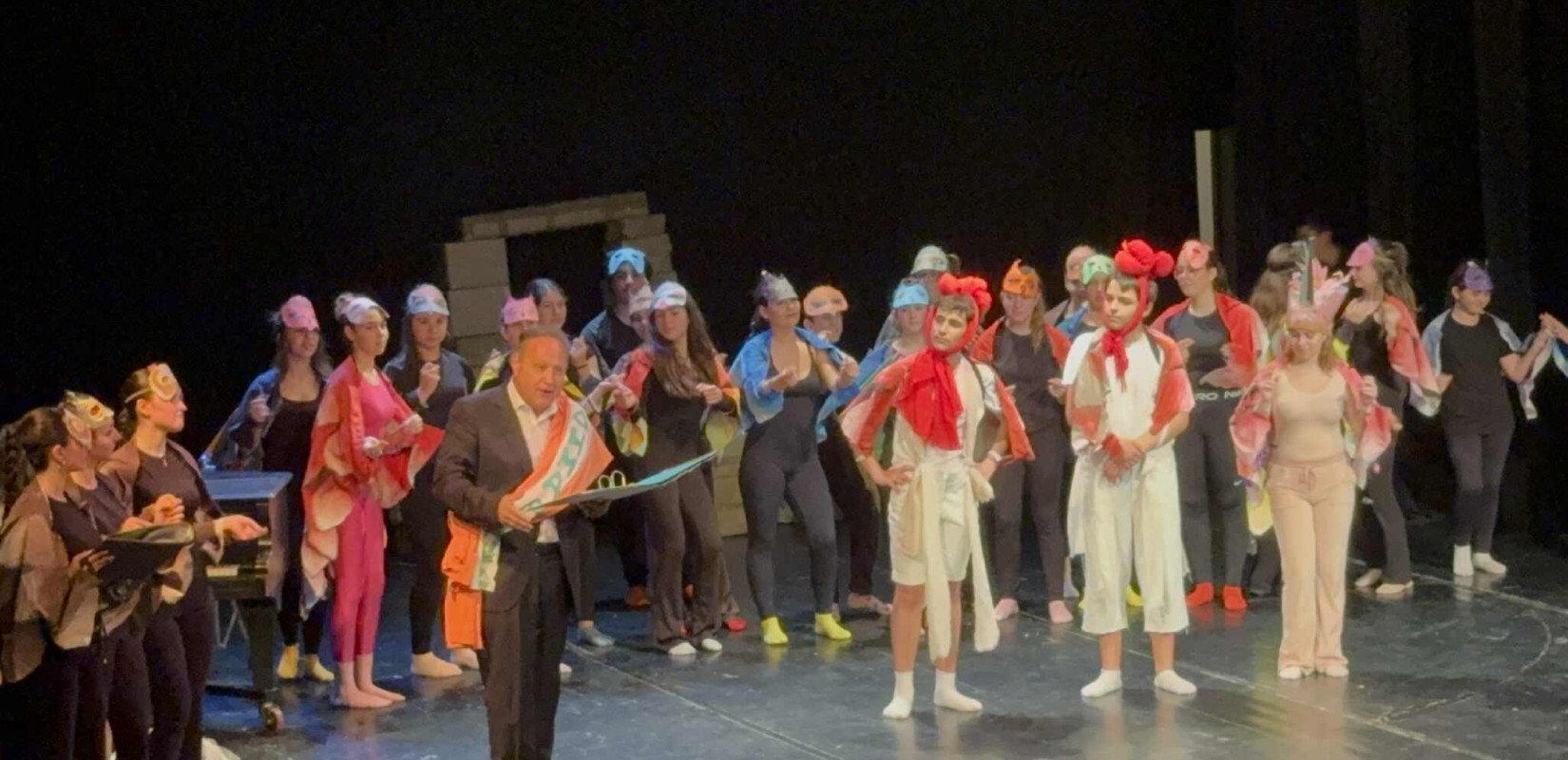 Θεσσαλονίκη: Καταχειροκροτήθηκε ο Στέλιος Αγγελούδης που έπαιξε, τον... δήμαρχο, στους Όρνιθες του Αριστοφάνη (βίντεο)