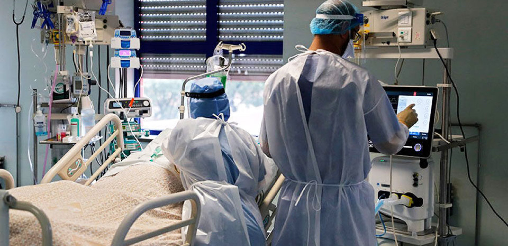 ΕΟΔΥ: Ένας θάνατος από covid-19 και 107 εισαγωγές σε μια εβδομάδα