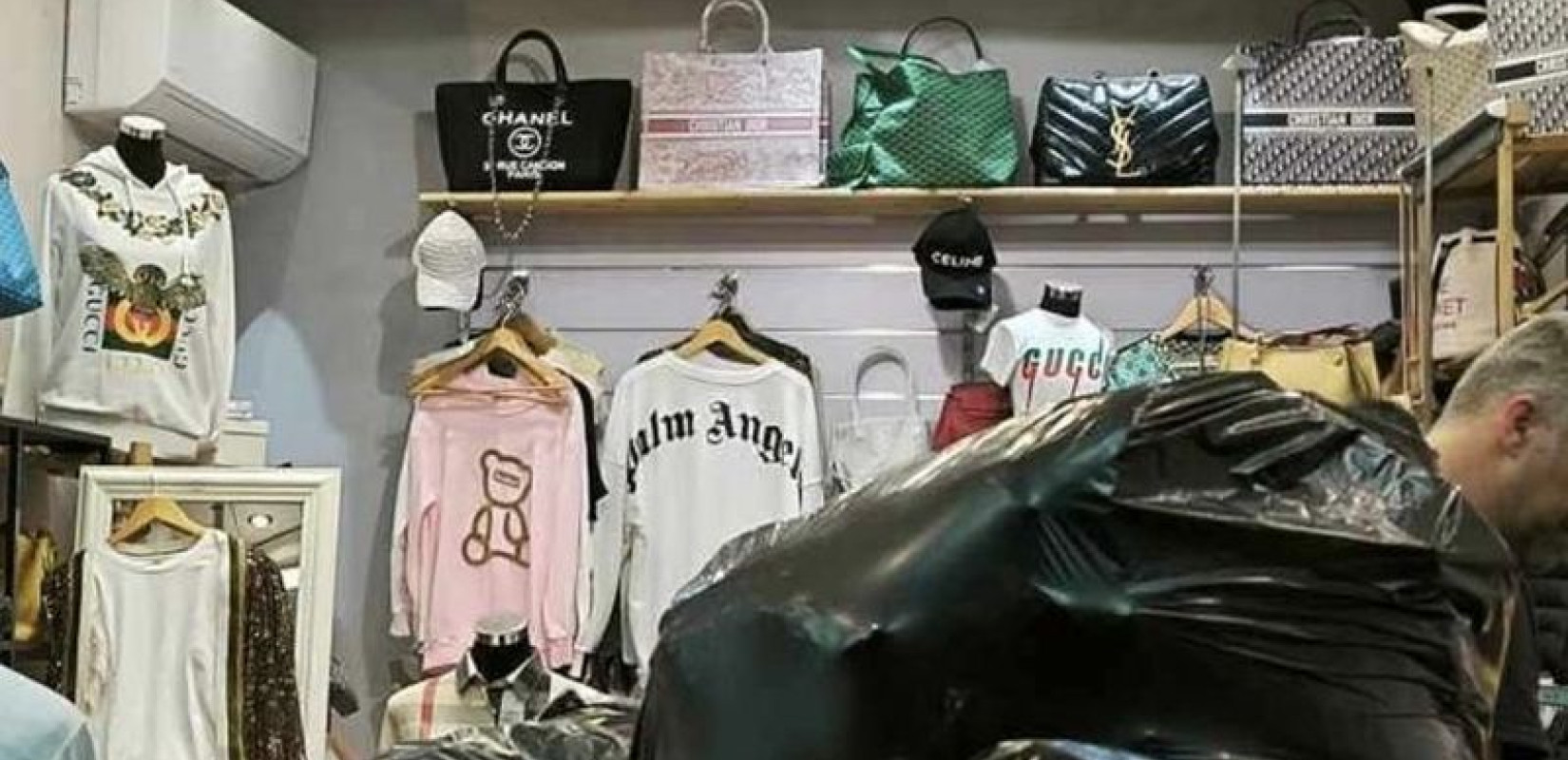 Θεσσαλονίκη: Επιχείρηση με «μαϊμού» ρούχα «ξεσκεπάστηκε» στη Θέρμη - Δύο συλλήψεις