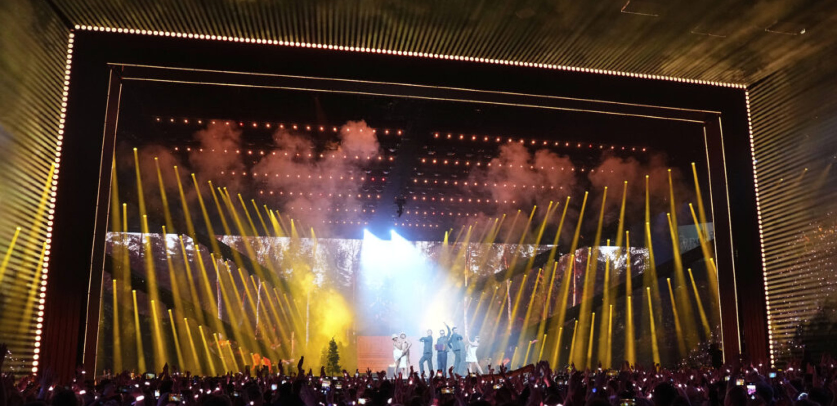 Eurovision 2025: Ξεκίνησε ο πρώτος ημιτελικός με τη συμμετοχή της Κύπρου - 6.500 θεατές παρακολουθούν από κοντά το φαντασμαγορικό σόου
