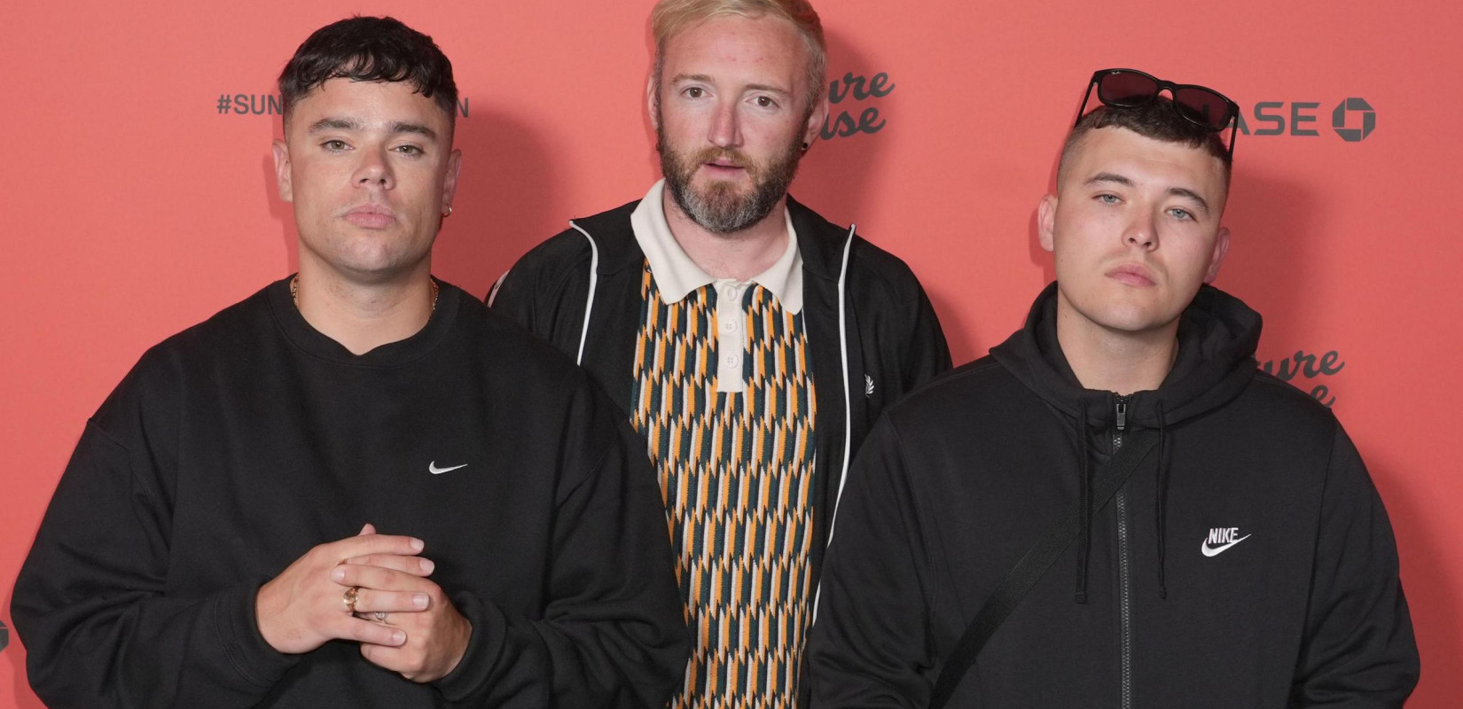 Μέλος του ιρλανδικού συγκροτήματος Kneecap τυλίχθηκε με σημαία της Χεζμπολάχ στη διάρκεια συναυλίας