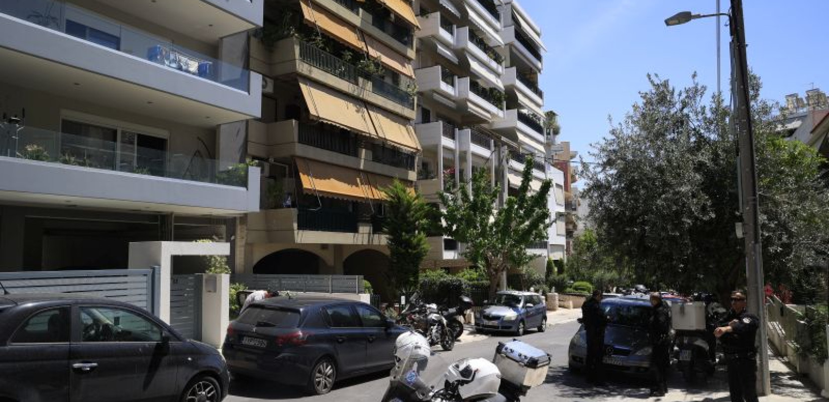 Νέα Σμύρνη: «Ο γιος μου ήταν σε αμόκ - Είδα το μαχαίρι και σκέφτηκα να τον τρομάξω», είπε ο 71χρονος πατέρας στους αστυνομικούς (βίντεο)