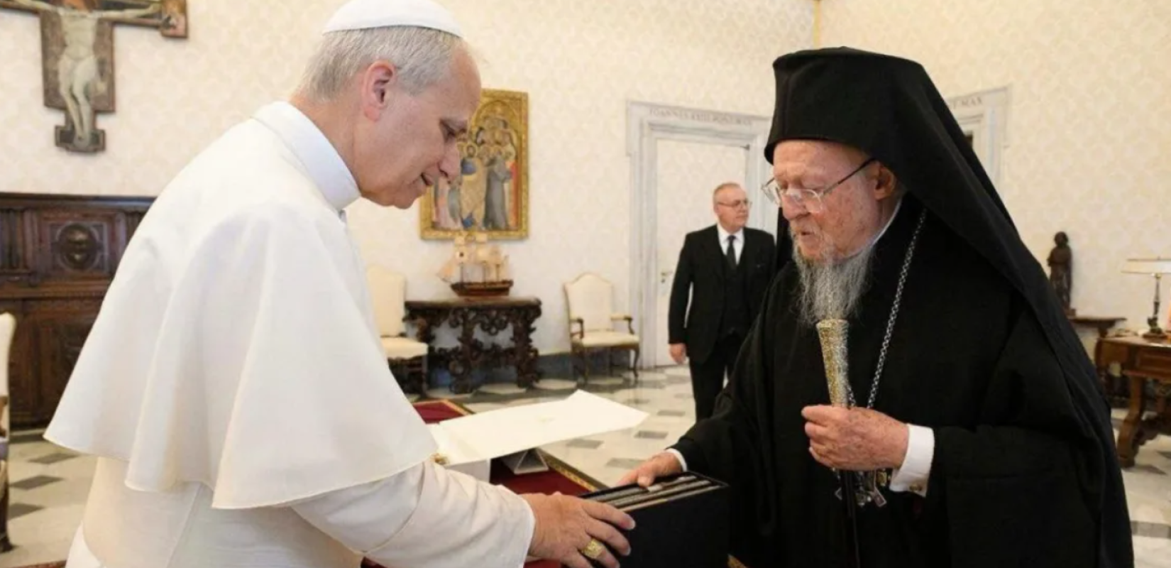 Ο Οικουμενικός Πατριάρχης Βαρθολομαίος στον τάφο του Πάπα Φραγκίσκου: «Είχαμε στενή φιλία»