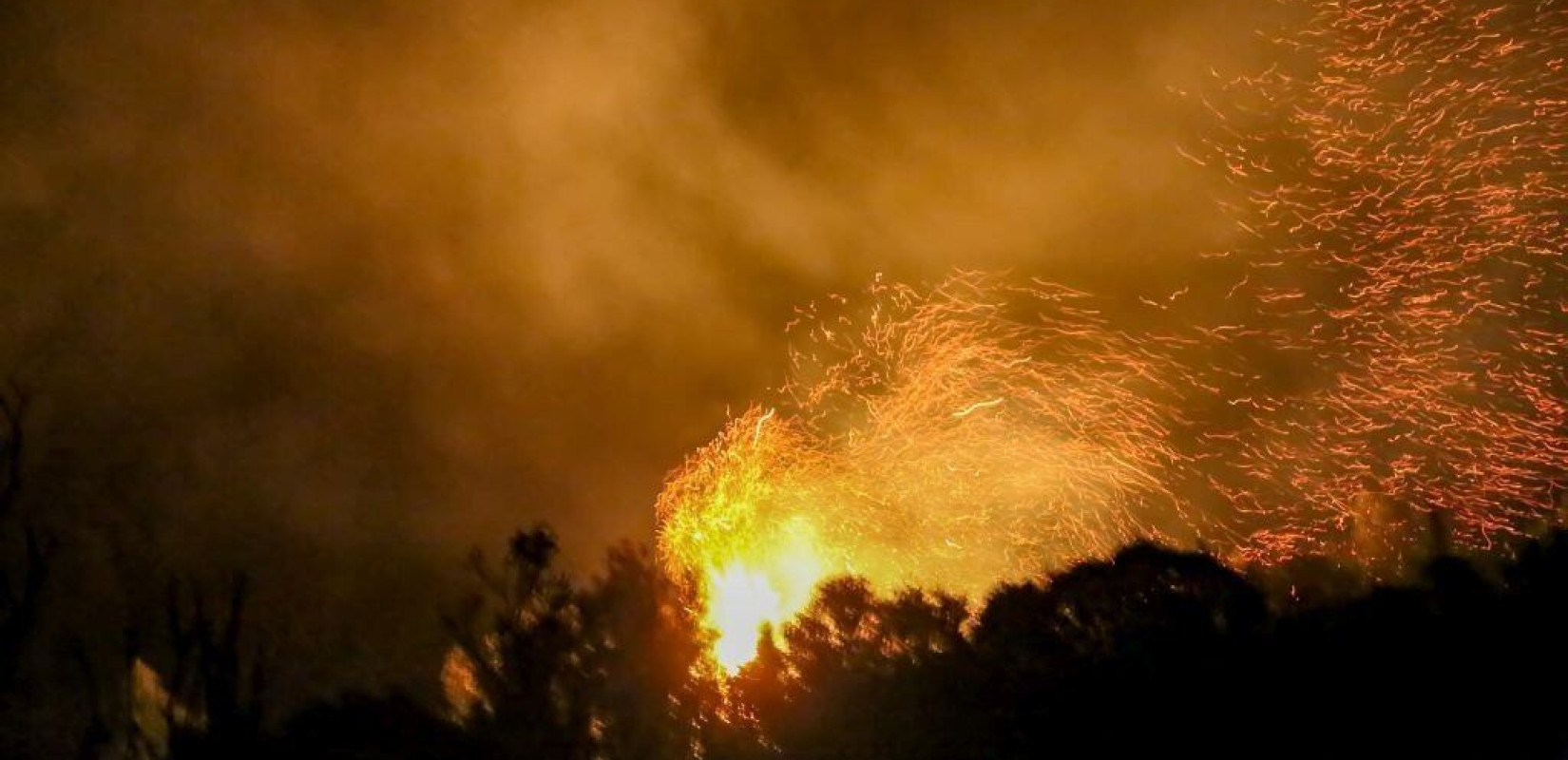 Μάχη με 38 φωτιές σε 24 ώρες έδωσε η πυροσβεστική
