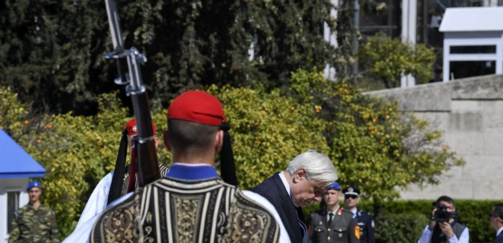 Προσαγωγή 45χρονου που επιχείρησε να πλησιάσει τον Π. Παυλόπουλο