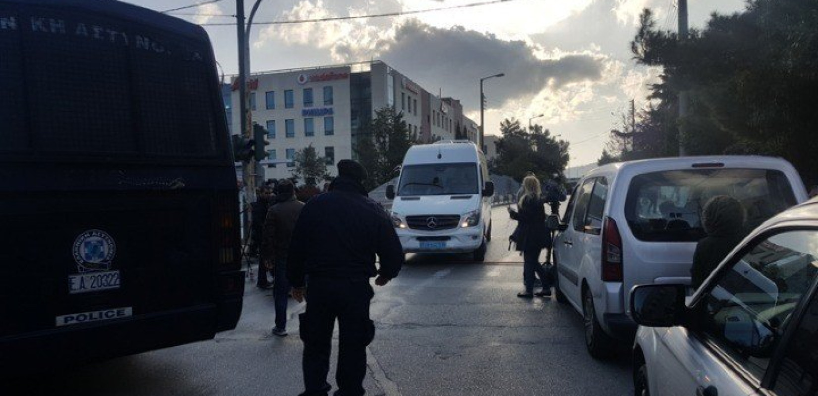 Πέταξαν χειροβομβίδα στο ρωσικό προξενείο