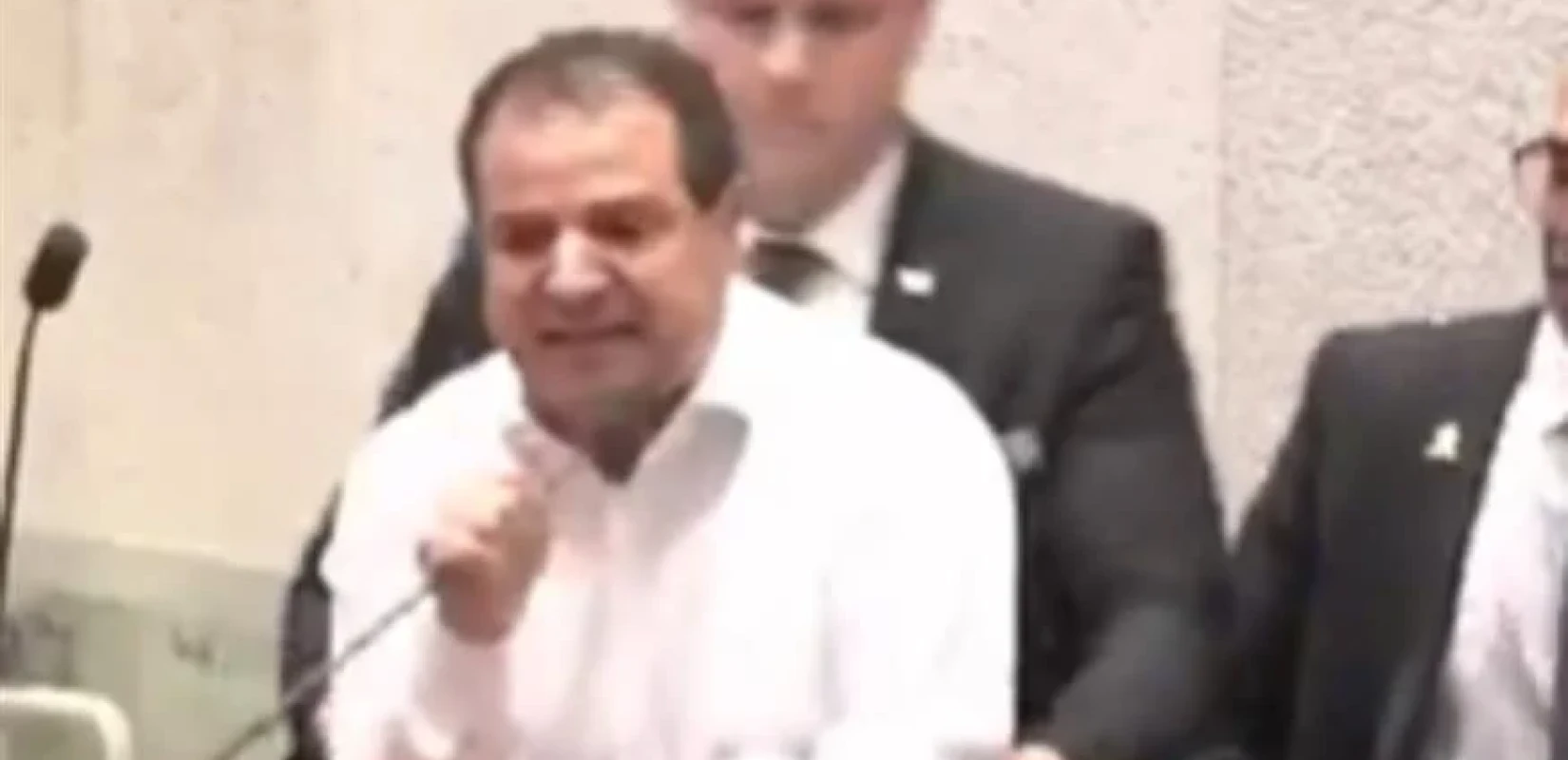 Ισραήλ: Πήραν «σηκωτό» βουλευτή που καταδίκασε τον πόλεμο στη Γάζα - «Έχετε σκοτώσει 19.000 παιδιά» (βίντεο)