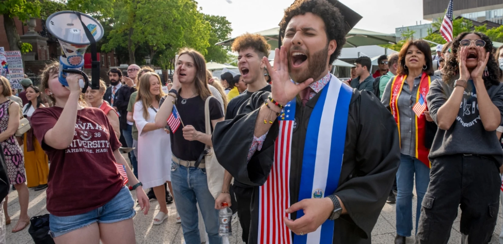 ΗΠΑ: Οι φοιτητές του Χάρβαρντ διαδηλώνουν αντιδρώντας στην επίθεση της κυβέρνησης Τραμπ