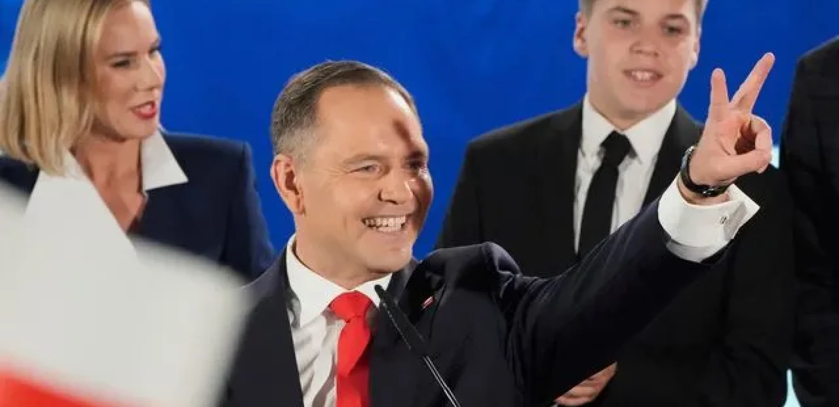 Πολωνία: Ερασιτέχνης πυγμάχος και ποδοσφαιριστής, ο ευρωσκεπτικιστής Κάρολ Ναβρότσκι που εξελέγη πρόεδρος της χώρας