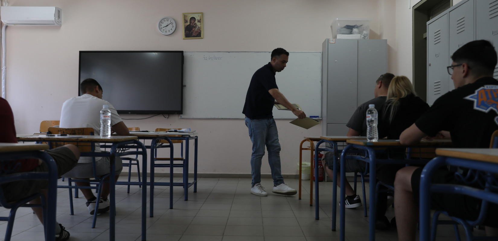 Πανελλήνιες 2025: Τα θέματα των Νέων Ελληνικών για τους υποψήφιους των ΕΠΑΛ