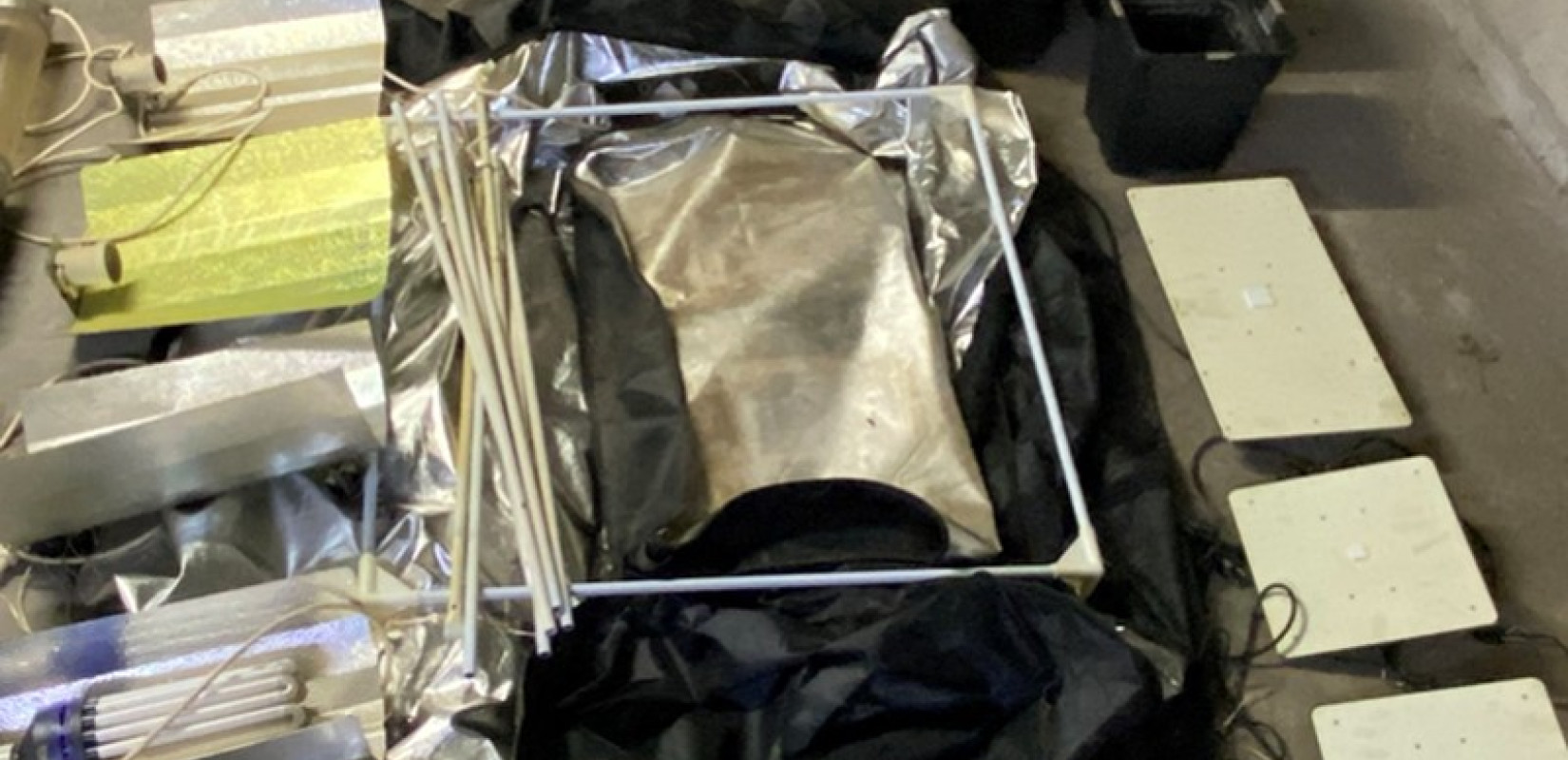 Θεσσαλονίκη: Εντοπίστηκε υδροπονική καλλιέργεια κάνναβης σε σπίτι 42χρονου (βίντεο)