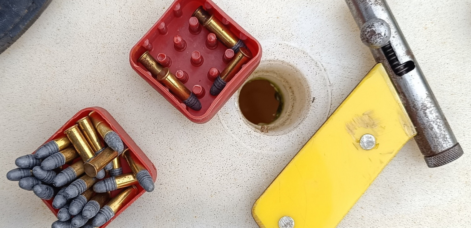 Προμαχώνας: Αλλοδαπός συνελήφθη με αυτοσχέδιο όπλο, σφαίρες, μαχαίρι και γκλομπ