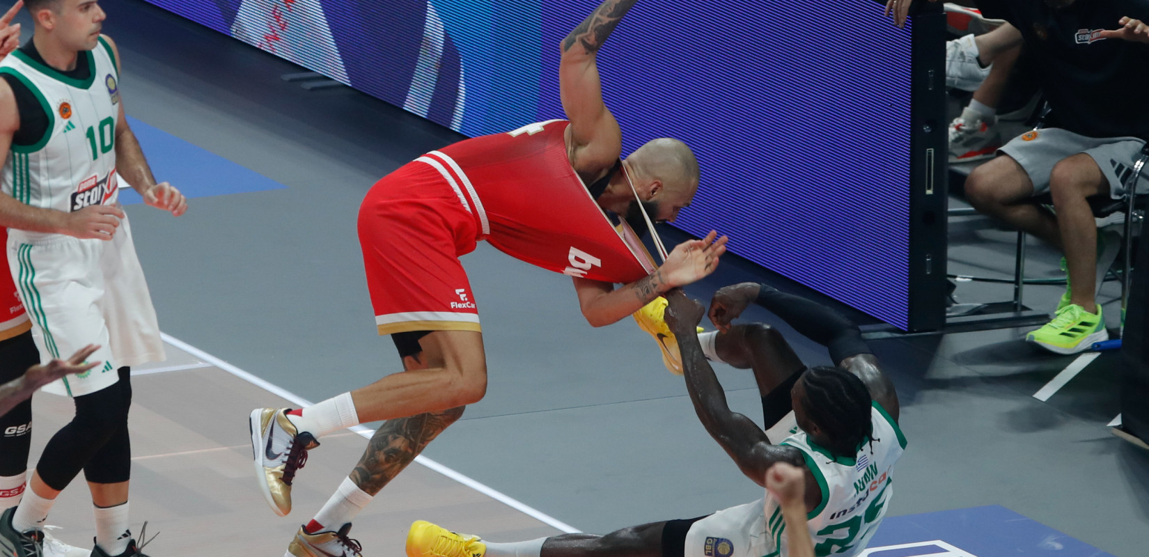 Μπάσκετ: Συνεχίζεται ο πόλεμος ανακοινώσεων μεταξύ Παναθηναϊκού και Ολυμπιακού (βίντεο)