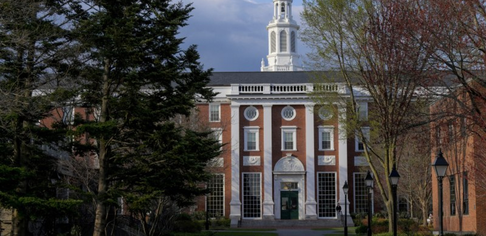 ΗΠΑ: Η κυβέρνηση Τραμπ ανακοίνωσε νέους περιορισμούς στο Χάρβαρντ