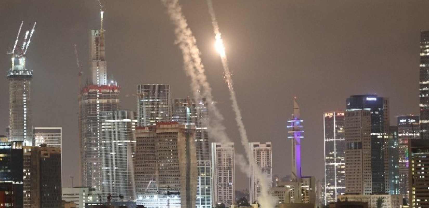 Ισραήλ: Τουλάχιστον 10 βαλλιστικοί πύραυλοι στο τελευταίο κύμα ιρανικών πυραυλικών επιθέσεων