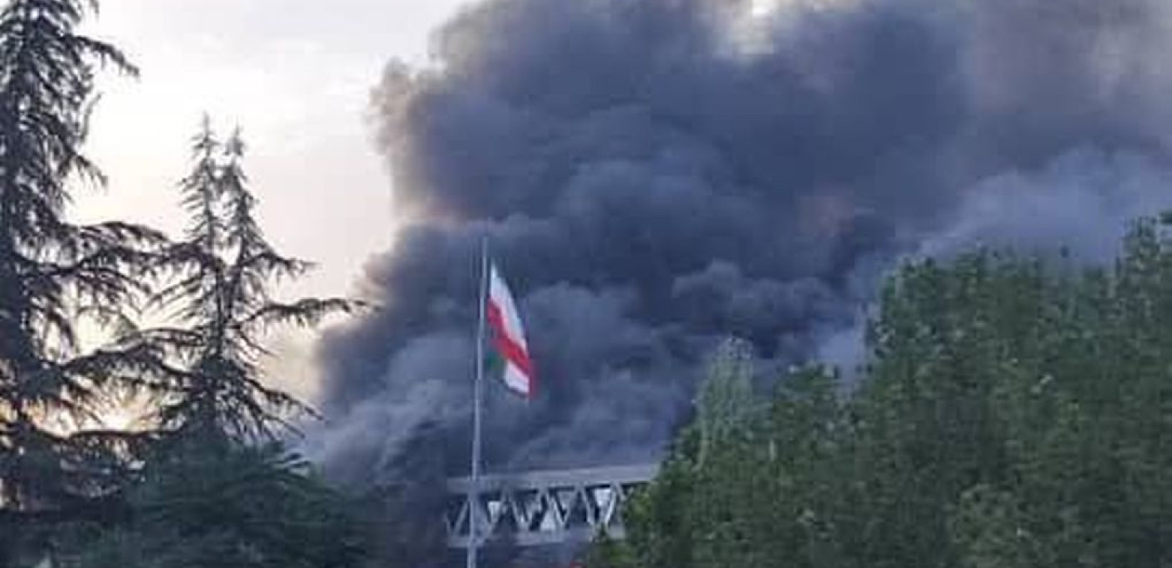 Ισραηλινά πλήγματα στην καρδιά του Ιράν: Στόχος εγκαταστάσεις οπλικών και πυρηνικών υποδομών