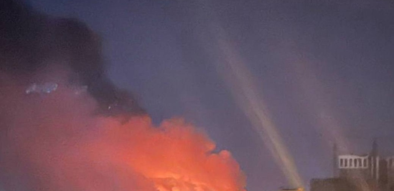 Νεκρός Αμερικανός και 16 τραυματίες από ρωσική αεροπορική επιδρομή στο Κίεβο (βίντεο)